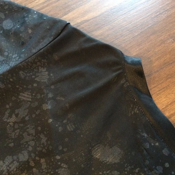 Le Grenier Semi-Fitted Short-Sleeved Sweater: Ideal for the holidays! - Picture 6 of 6